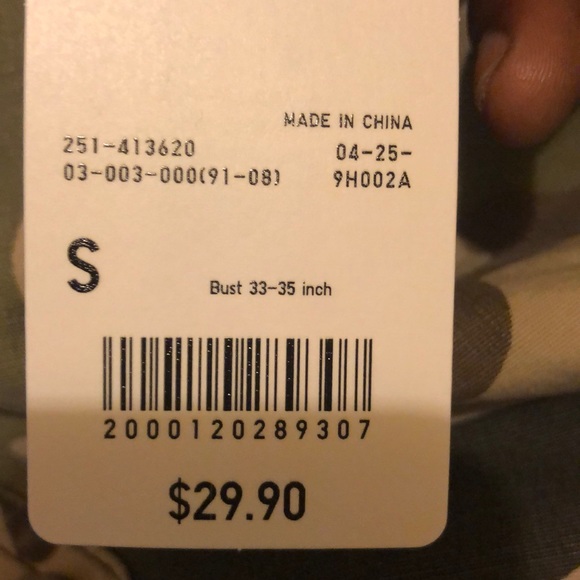 Uniqlo sweater - Picture 4 of 4